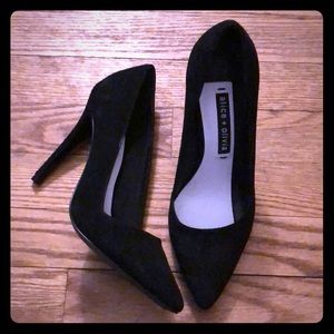 Alice+Olivia black suede Dina pump